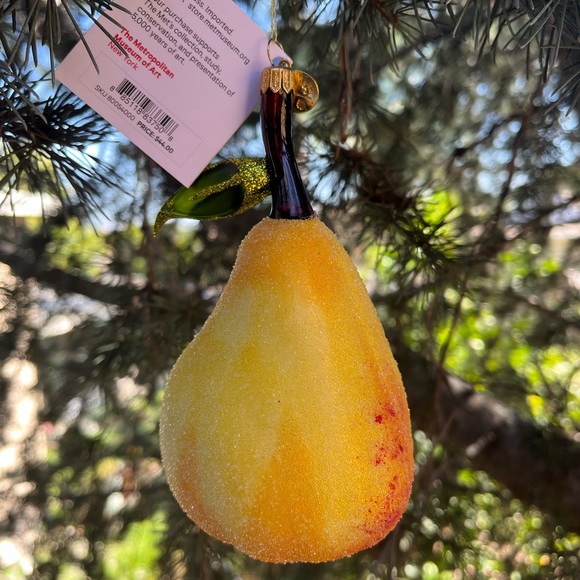 Collectible Glass Pear 🍐 Christmas Ornament from “The Met” (NYC) art museum - Picture 3 of 6